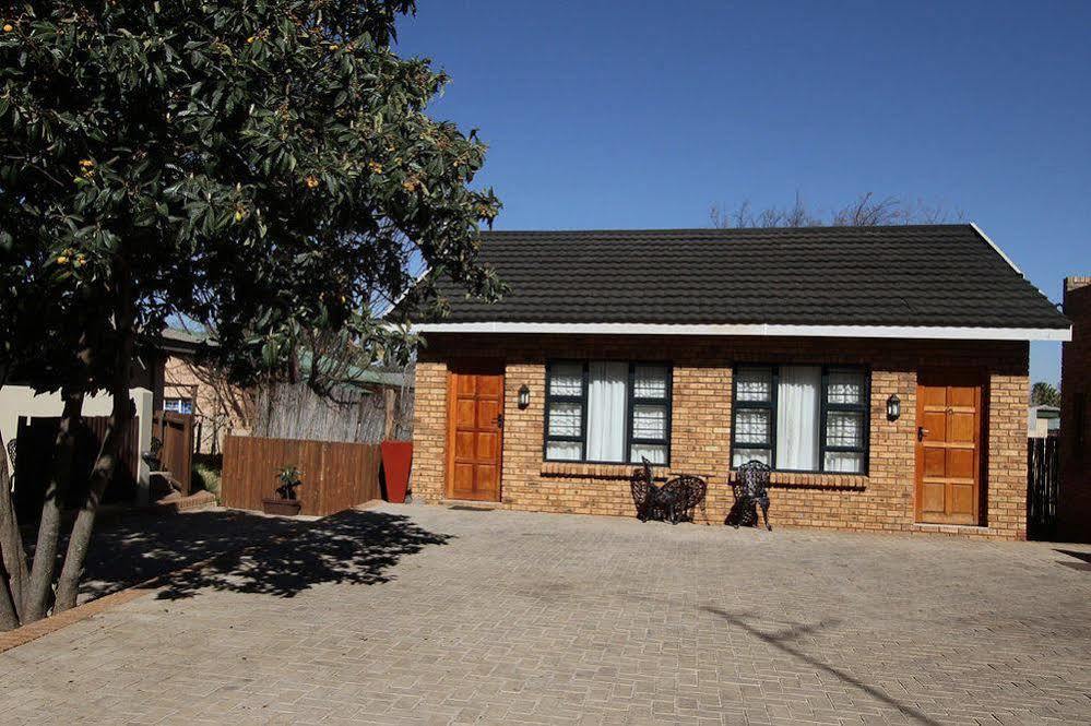 Kuruman Inn Екстериор снимка